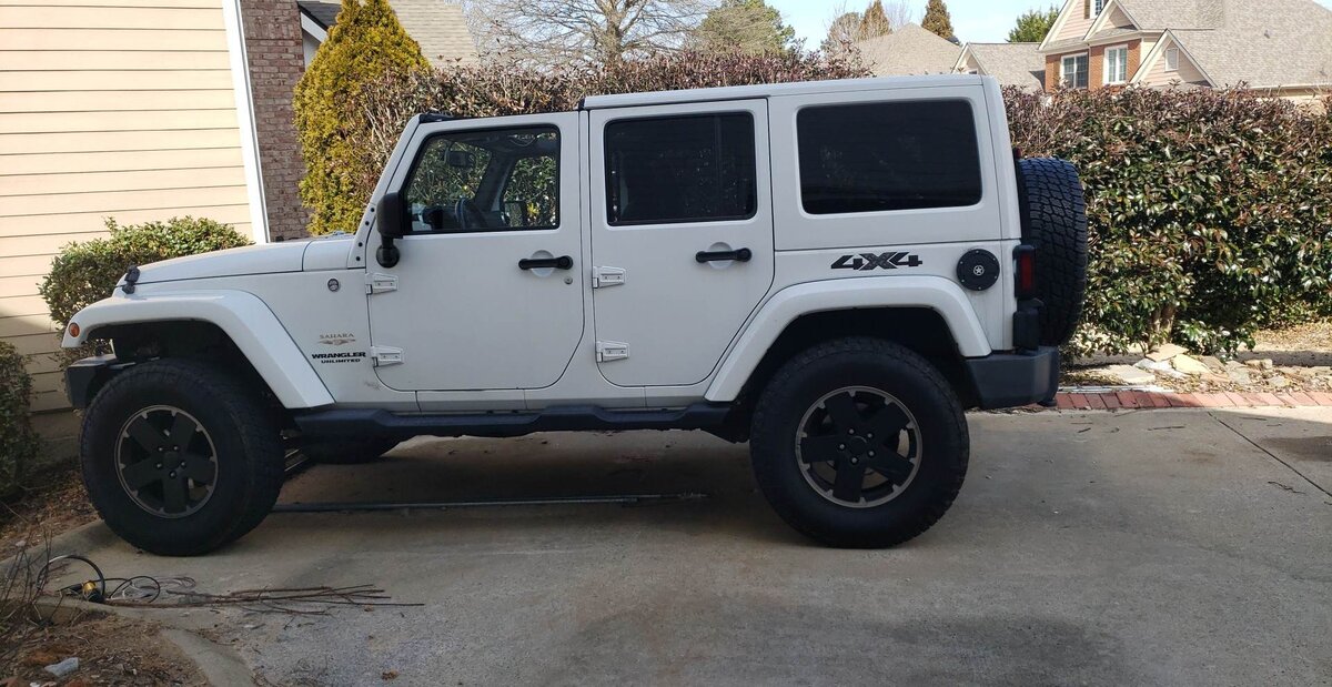 2014 Jeep Wrangler Sahara.jpg