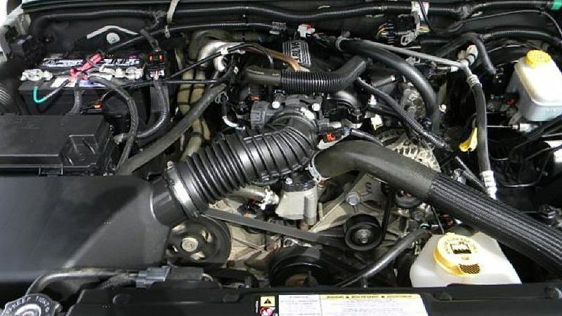 3-8L-under-hood-ROOM-122091.jpg