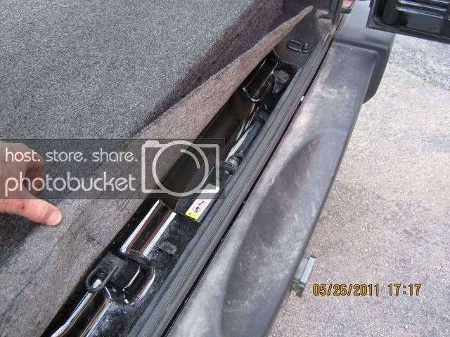 6AccessToJackCompartment.jpg