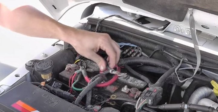 DisconnectBatteryWires-114440.jpg