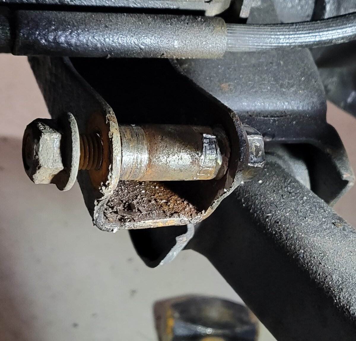 ROXY F SHOCK BRACKET.jpg